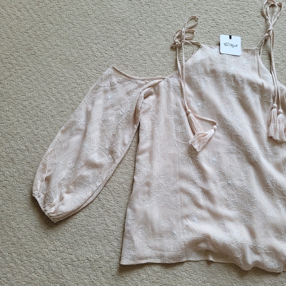 FREE THE ROSES Embroidered Floral Cutout Cold Shoulder Long Sleeve Tassel Top - Picture 11 of 12